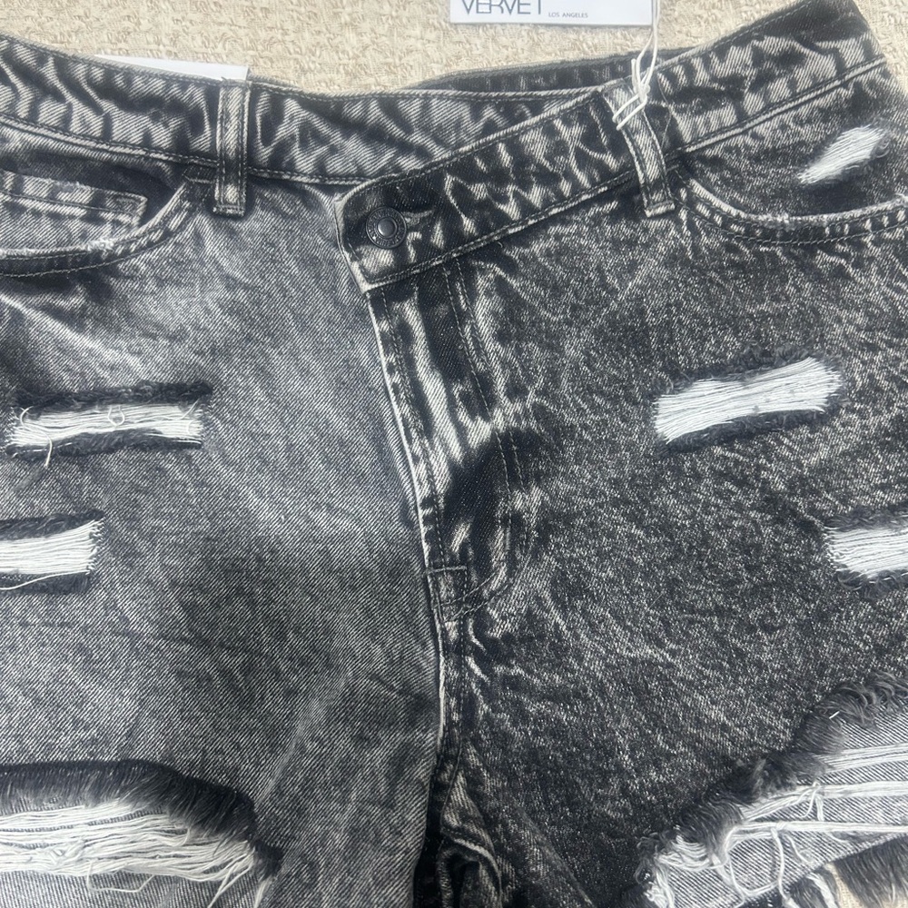 Shorts - Picture 3 of 4